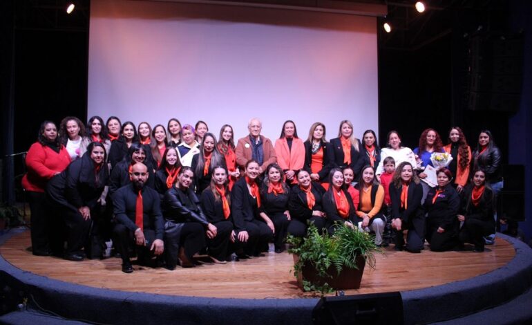  Imparten con éxito a estudiantes conversatorio Rompiendo el silencio 25 N
