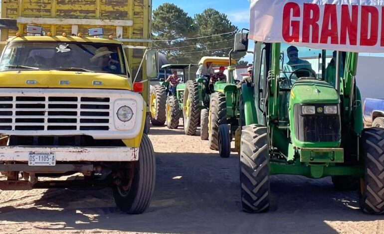 Productores mantienen bloqueados cuatro tramos carreteros en Chihuahua