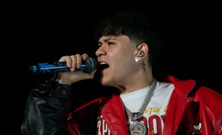  Retraso de Junior H en concierto provoca indignación y él responde