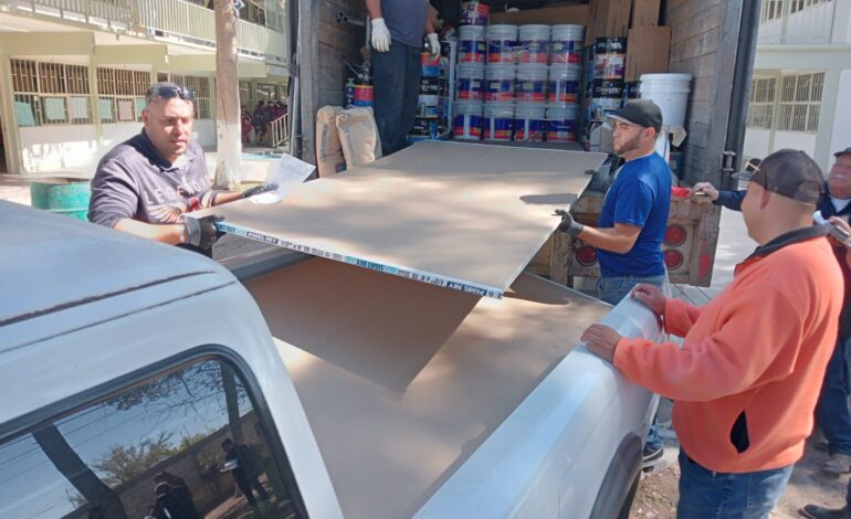  Entrega SEyD material de construcción a 18 escuelas de Jiménez