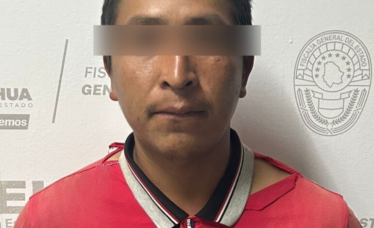  Detienen a dos hombres buscados por violencia familiar