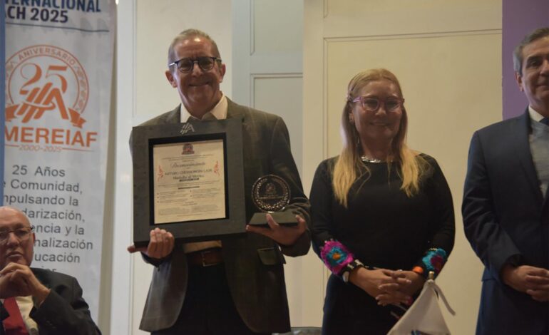  Entregan en la UACH Medalla al Mérito AMEREIAF 2025 al Dr. Arturo Cherbowski