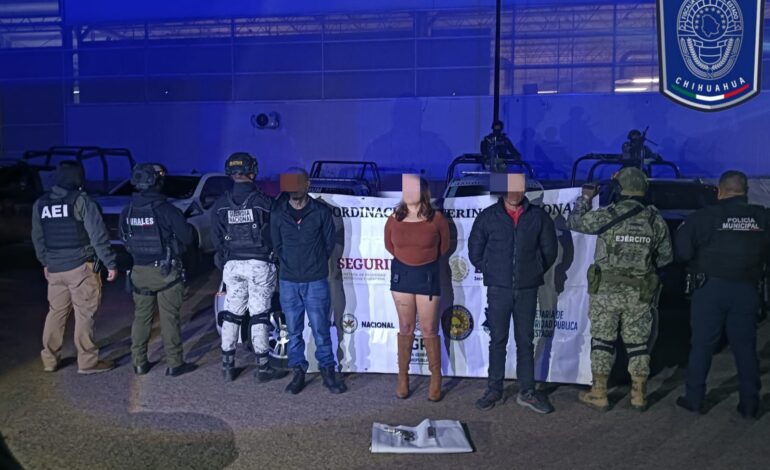  Detienen a tres personas por posesión ilegal de arma de fuego en Parral