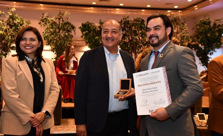  Entregan Reconocimiento a la Práctica Educativa a 48 docentes