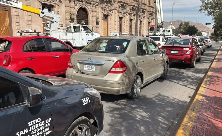  Protestan taxistas afuera de Palacio de Gobierno