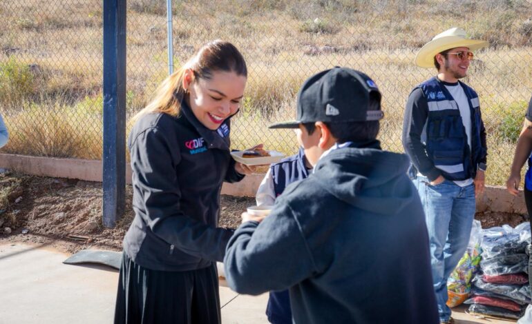  Continúa DIF Municipal entregando donaciones de “Abrigos que abrazan’ en zonas urbanas y rurales de Chihuahua