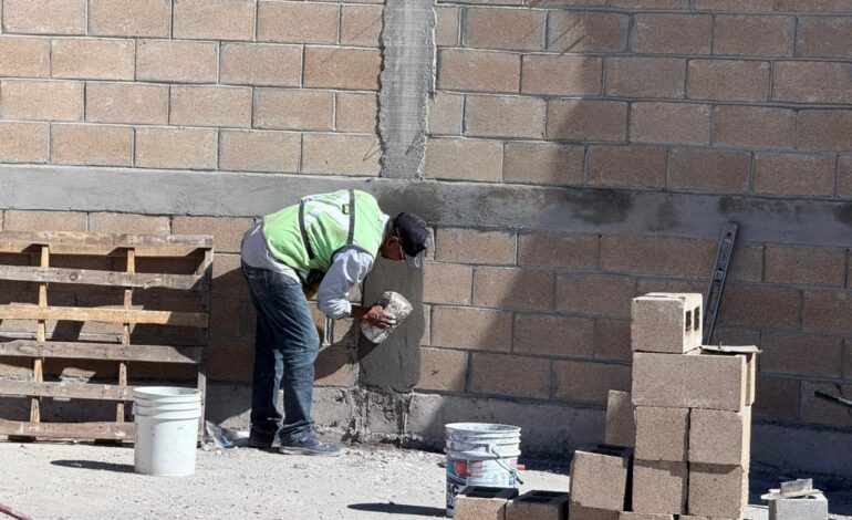  Avanza Municipio al 50% en rehabilitación de cancha de futbol en secundaria técnica 77