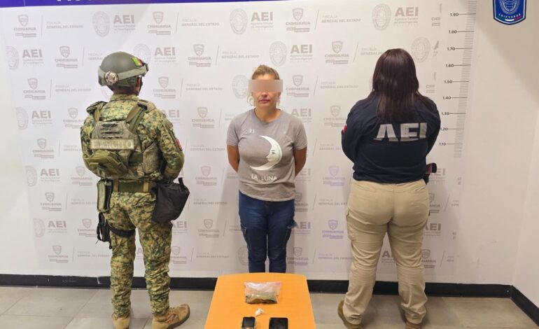  Detienen a mujer con mariguana y cristal en Cuauhtémoc