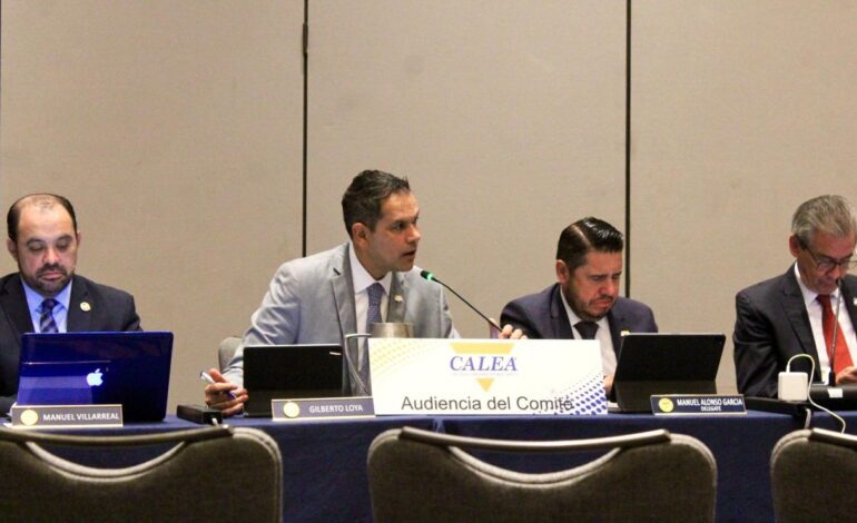  Participa Gilberto Loya en comité de revisión de CALEA en Estados Unidos