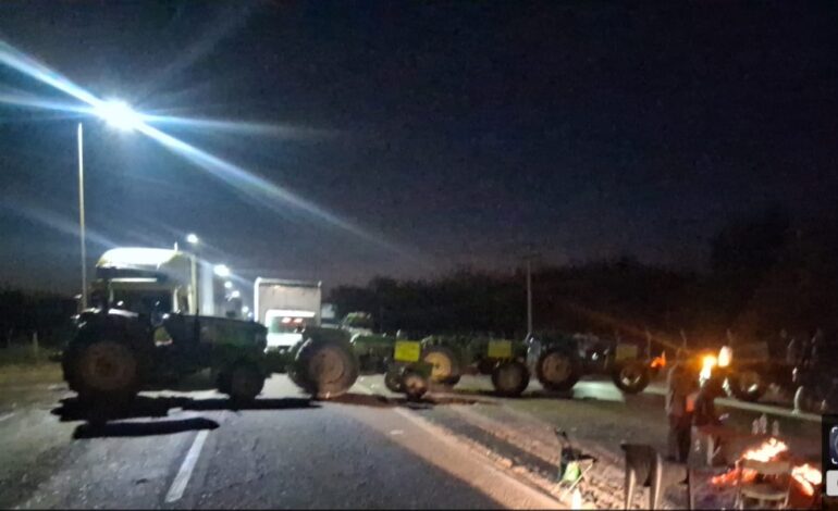  Continúa protesta de agricultores; reporta SICT bloqueos en tres tramos carreteros
