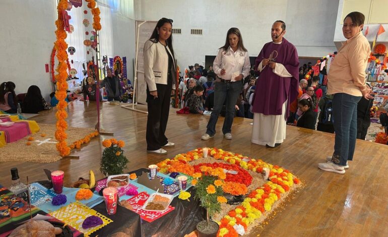  Ante más de 300 personas la diputada Xóchitl Contreras organiza concurso de altares y lleva a cabo Feria de vacunación