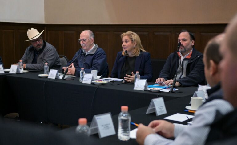  Maru Campos y Julio Berdegué se reúnen con productores de trigo