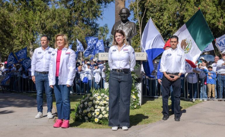  Realizan panistas ofrenda floral a Don Luis H. Álvarez