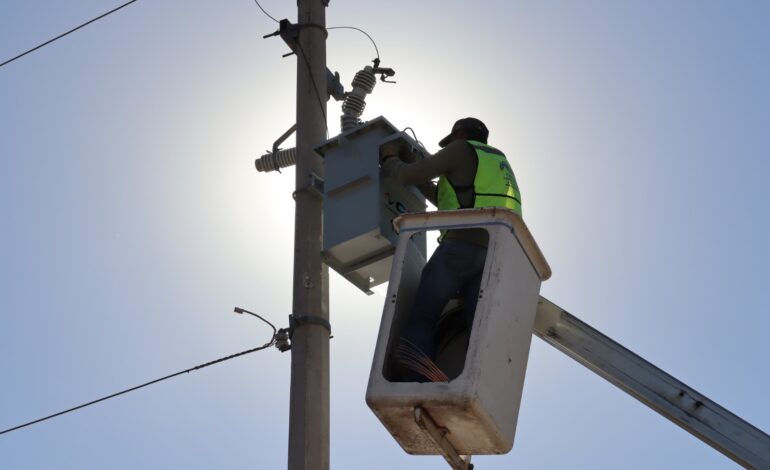  Instala Municipio transformadores en Periférico R. Almada después de actos vandálicos
