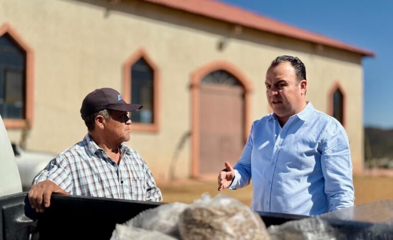  Memo Ramírez visita albergues y familias de Parral; entrega apoyos alimentarios a más de 200 familias