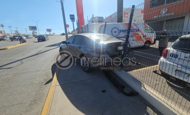  Choque en Periférico De la Juventud deja daños a 4 vehículos