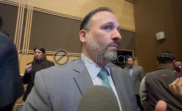  Alarma recorte en Salud, ya son muchas quejas por ineficiencia y falta de medicamentos: Santiago