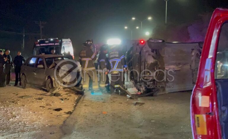  Muere hombre al intentar auxiliar en volcadura sobre la carretera a Aldama