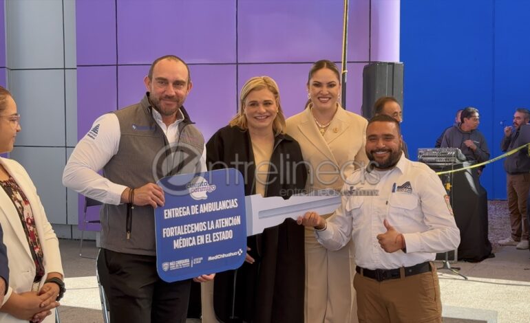  Encabeza Maru Campos entrega de ambulancias para 9 municipios