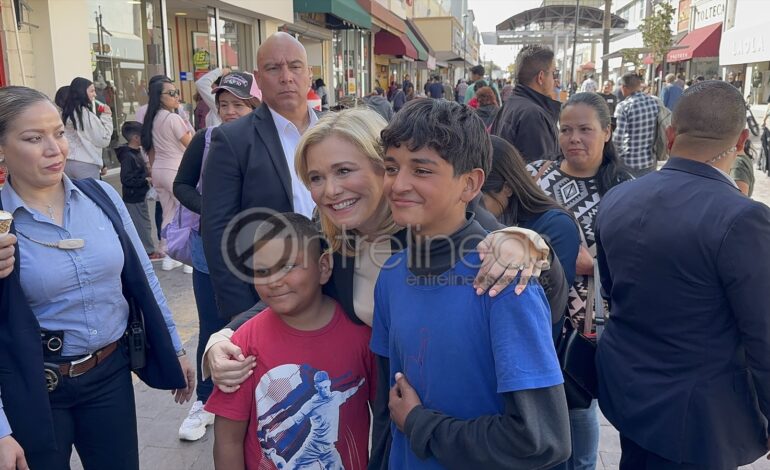  Recorre Maru Campos la Líber y saluda a chihuahuenses