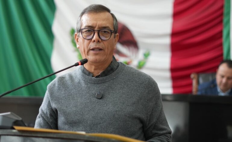  Pide diputado Pedro Torres poner alto a cirugías plásticas en menores de edad