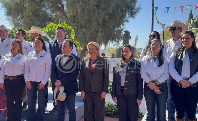  Realizan ofrenda floral a héroes revolucionarios en Cuchillo Parado