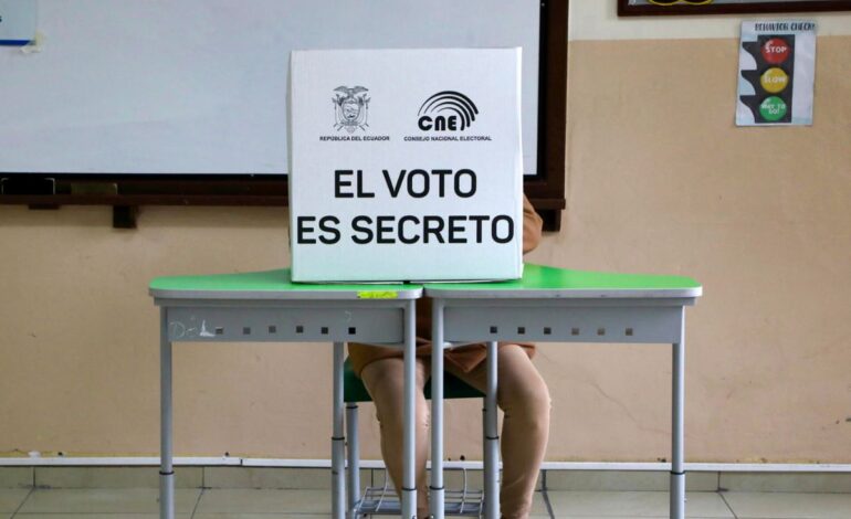  Comienza referéndum en Ecuador sobre Asamblea Constituyente y bases militares extranjeras