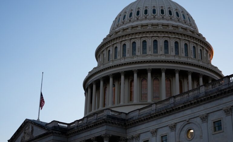  Senadores republicanos y demócratas alcanzan acuerdo para reabrir gobierno federal