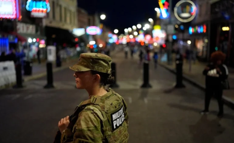  Reportan 4 heridos tras tiroteo durante encendido de árbol de Navidad en Carolina del Norte