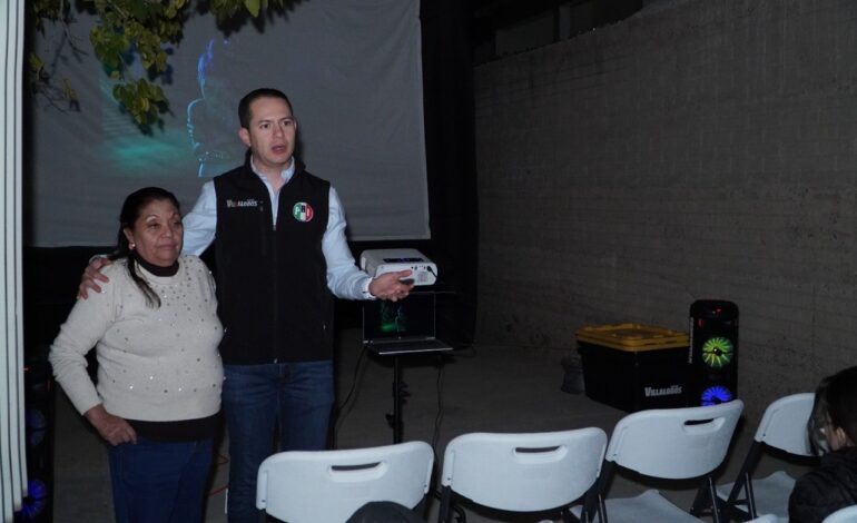  José Luis Villalobos acerca el cine a la colonia Revolución