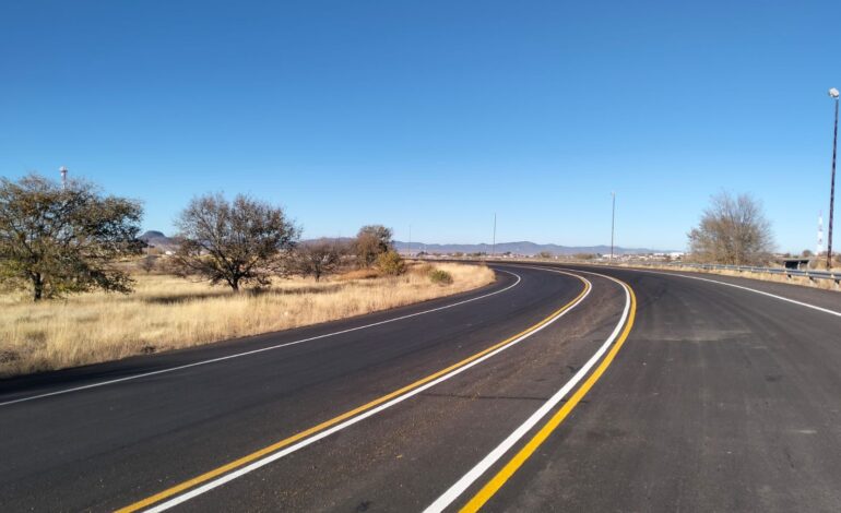  Rehabilita Estado carpeta asfáltica en el Distribuidor Vial La Junta