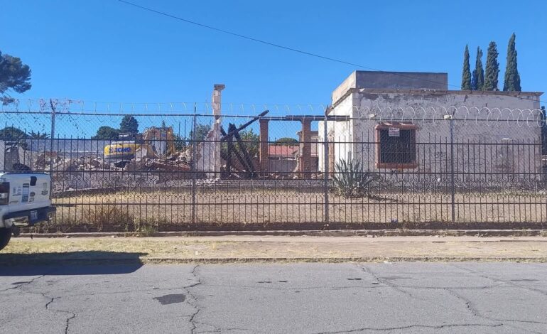  Derriban la “Casa Embrujada” de Lomas