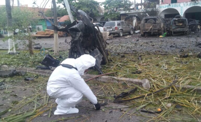  FGR investiga como terrorismo explosión de coche bomba en Coahuayana, Michoacán; suman cinco muertos
