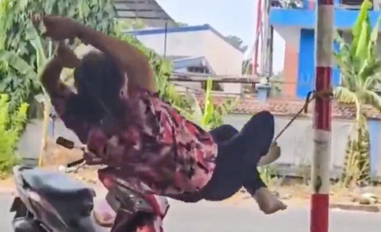  Contra las leyes de la física: vendedora toma un descanso en una delgada soga y deja sorprendidos a los internautas