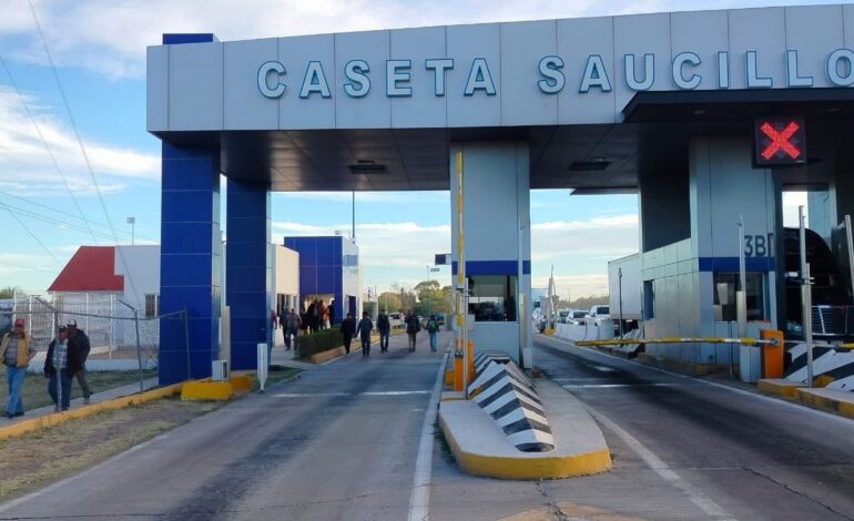  Persisten bloqueos y presencia de manifestantes en casetas y vías férreas; puentes internacionales operan con normalidad