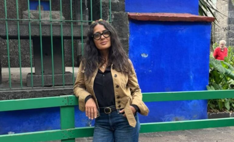  Salma Hayek visita de sorpresa la Casa Azul de Frida Kahlo en CDMX: “Tantos recuerdos en este lugar”