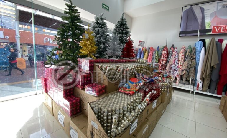  Adornos, árboles y gorros de santa; la venta demandante a inicio de diciembre