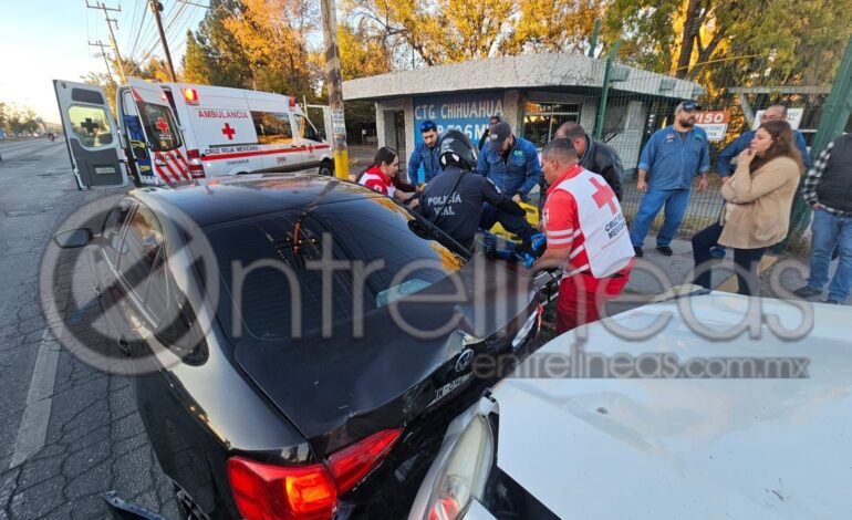  Hombre resulta lesionado tras ser aplastado entre dos vehículos en la Tecnológico