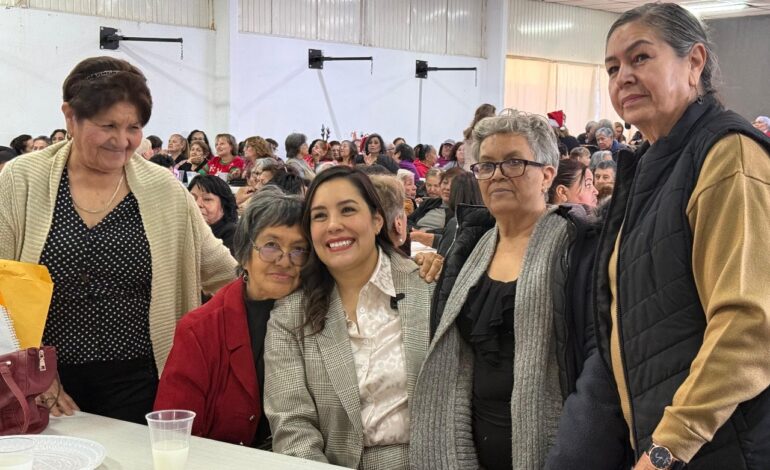  Celebra Joss Vega posada con más 600 personas de 40 Clubes del Abuelo