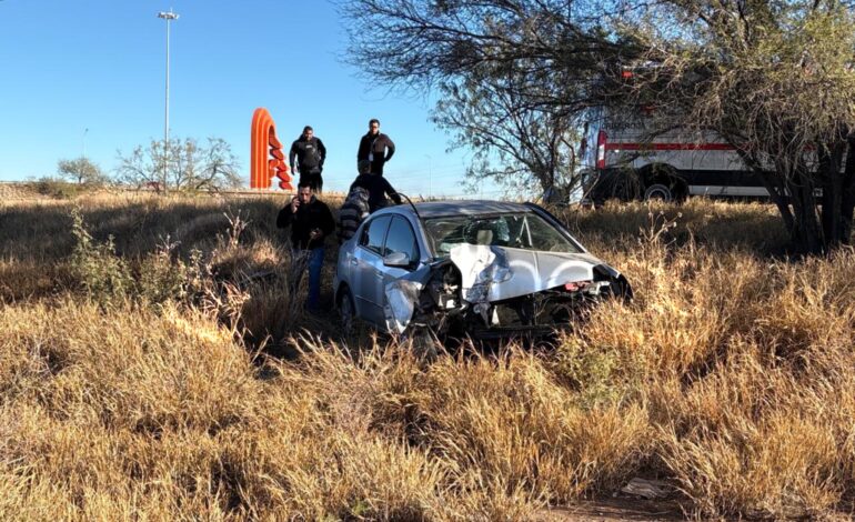  Se accidenta conductor frente a la puerta Chihuahua