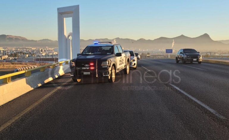  Frustran que mujer se lanzara de puente