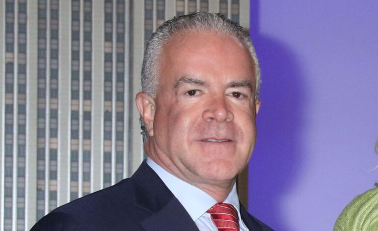  Bloquean cuentas bancarias de Raúl Rocha, dueño de Miss Universo