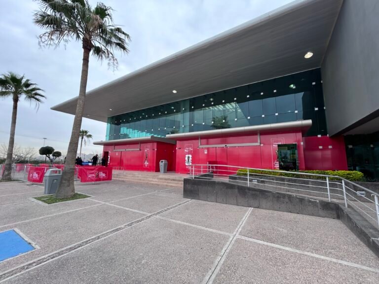 Todo listo para conocer la copa del mundo en el Centro de Convenciones