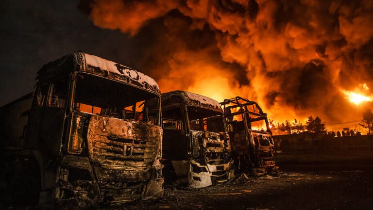 “Si pueden soportar los 200 dólares por barril, continúen este juego”, advierte Irán