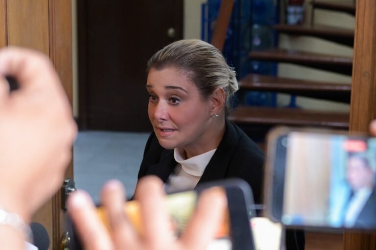 Seguiré fuerte, combatiendo el narcotráfico: Maru Campos tras instruir investigación por operativo y muerte de agentes