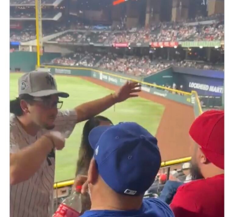 Un fan de los Yankees se burla de sus rivales y recibe un puñetazo en la cara