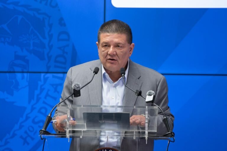 Sale Jáuregui de la Fiscalía General tras caso de narcolaboratorio