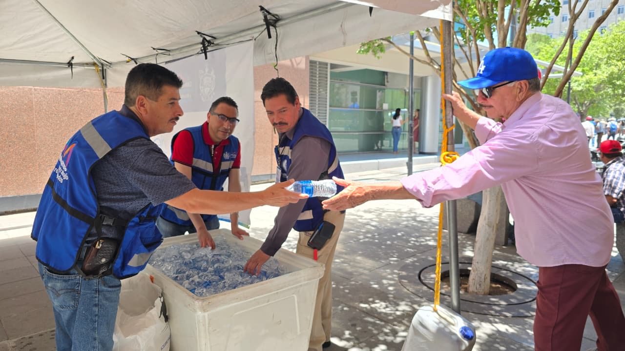 Continúa Municipio con puntos de hidratación en el Centro para prevenir afecciones por calor