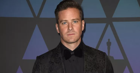 Armie Hammer asume errores tras los escándalos que frenaron su carrera: ‘Yo mismo me busqué estos problemas’