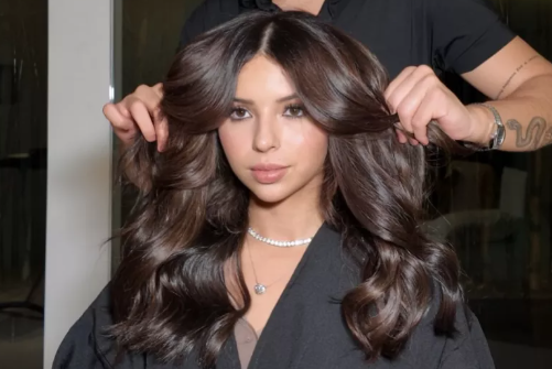 Ángela Aguilar estrena look próxima a celebrar su aniversario de bodas con Nodal